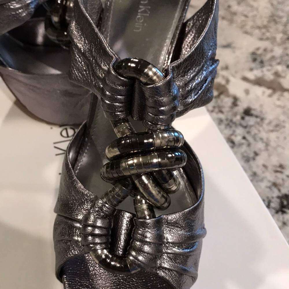 Calvin Klein Metallic Heel. Size 8 - Picture 3 of 8
